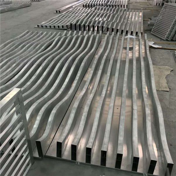 廣東金騰達(dá)弧形鋁方通波浪形鋁方通異形鋁方通吊頂 (17)