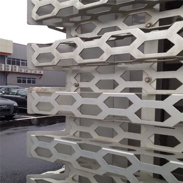 奧迪4s店菱形外墻鋁單板 折彎鋁單板廠(chǎng) (7) 奧迪4s店菱形外墻鋁單板 折彎鋁單板廠(chǎng) (7)