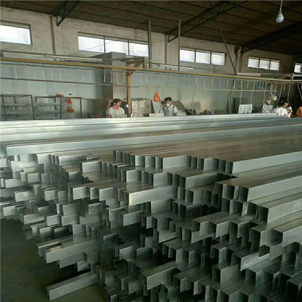 海南u型鋁方通廠u鋁方通吊頂 聚酯烤漆鋁方通廣場木紋鋁方通吊頂