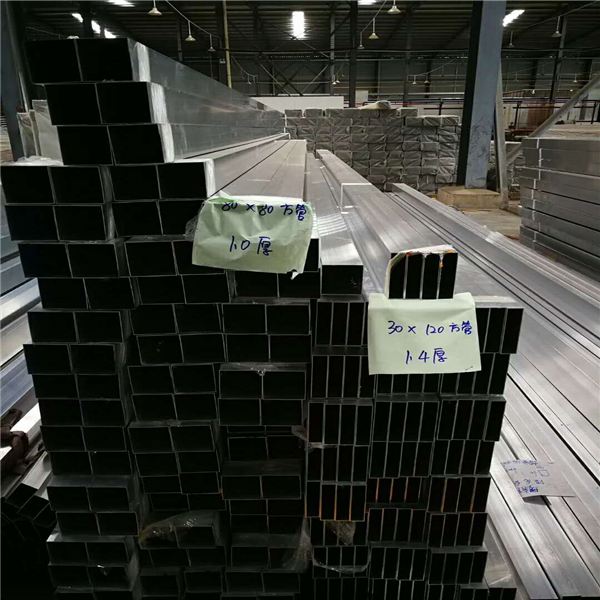 新疆型材鋁方通廠家 高鐵站型材鋁方通吊頂 氟碳型材鋁方通價(jià)格