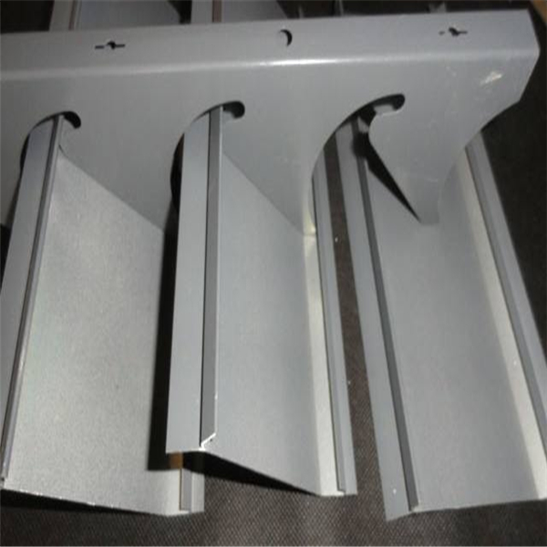 貴州鋁掛片廠家 噴粉7形鋁掛片 鋁合金掛片天花吊頂