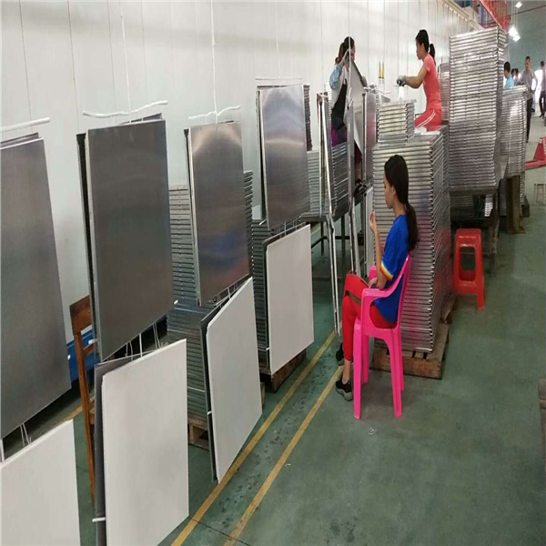 四川鋁扣板廠家 工程600鋁扣板 方型扣板 鋁天花板生產(chǎn)廠家