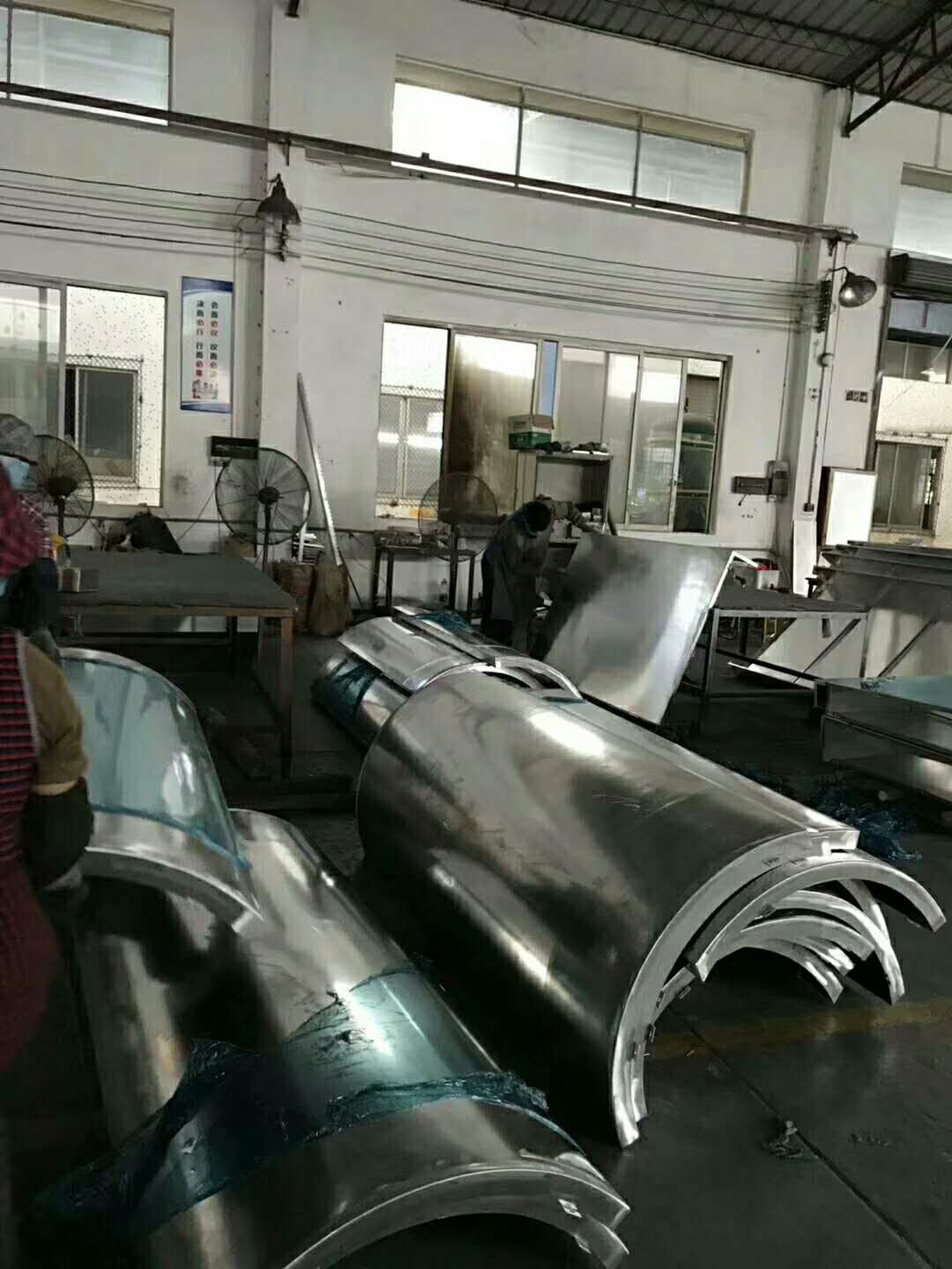 廣西包柱鋁單板廠半圓包柱鋁單板機場室內(nèi)包柱鋁板